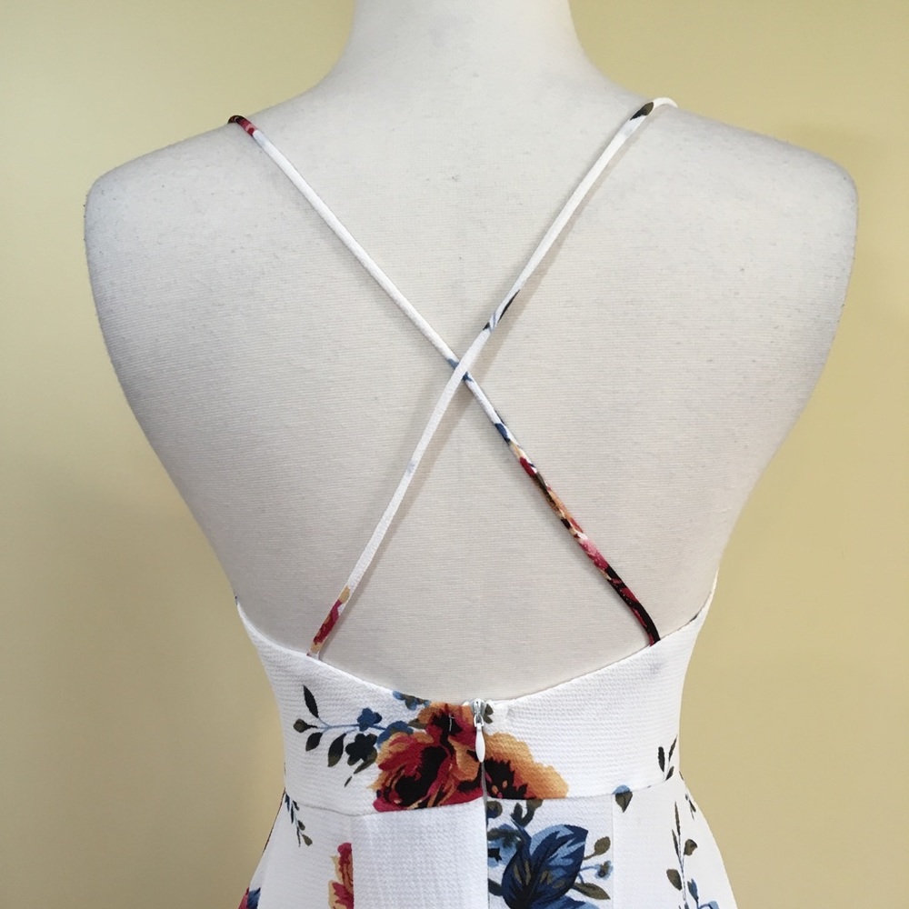 💥 CLEARANCE Open Back Handkerchief Floral Dress - Picture 6 of 6